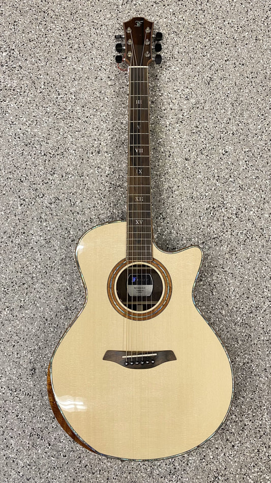 FURCH Red Deluxe GcE LI mit Tonabnehmer LR.BAGGS EAS-VTC Western-Gitarre