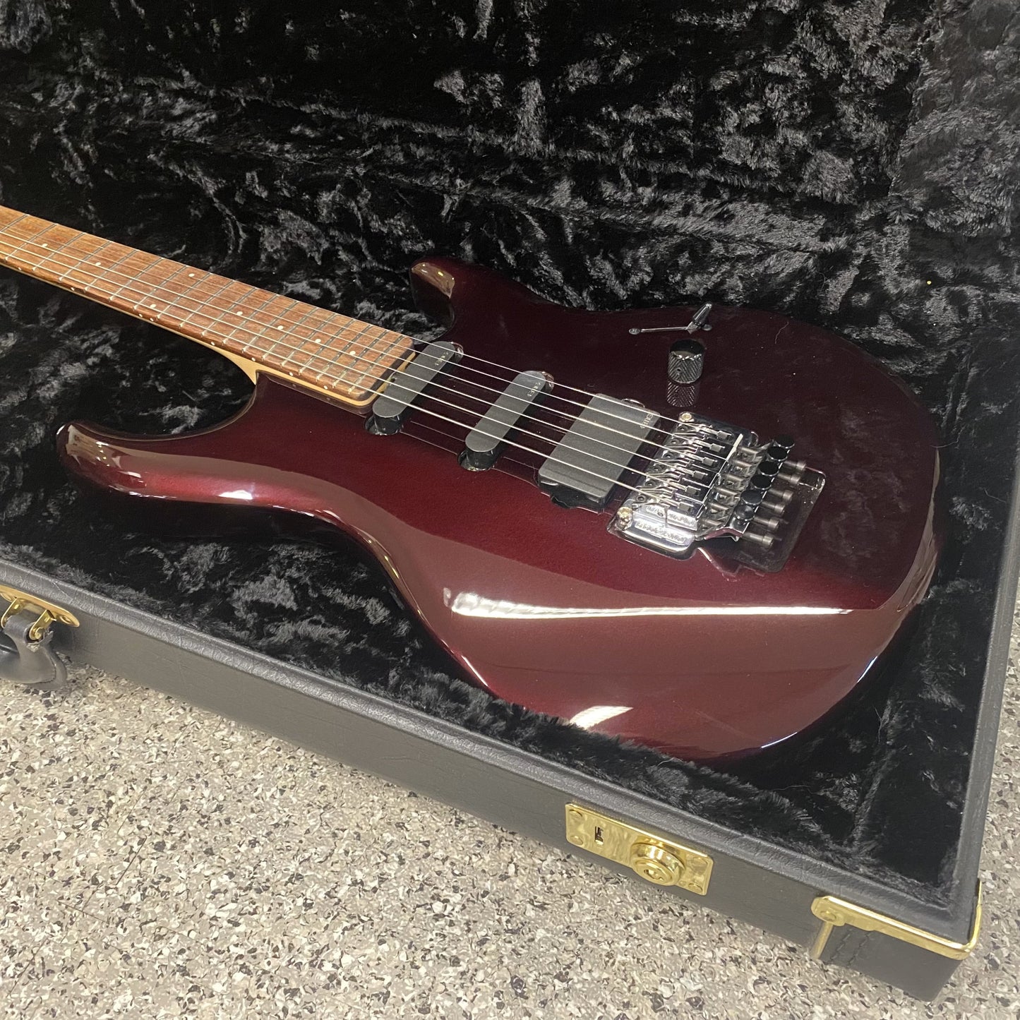 Music Man LUKE 1 FR Limited 20th Anniversary Reissue in Pearl Red E-Gitarre