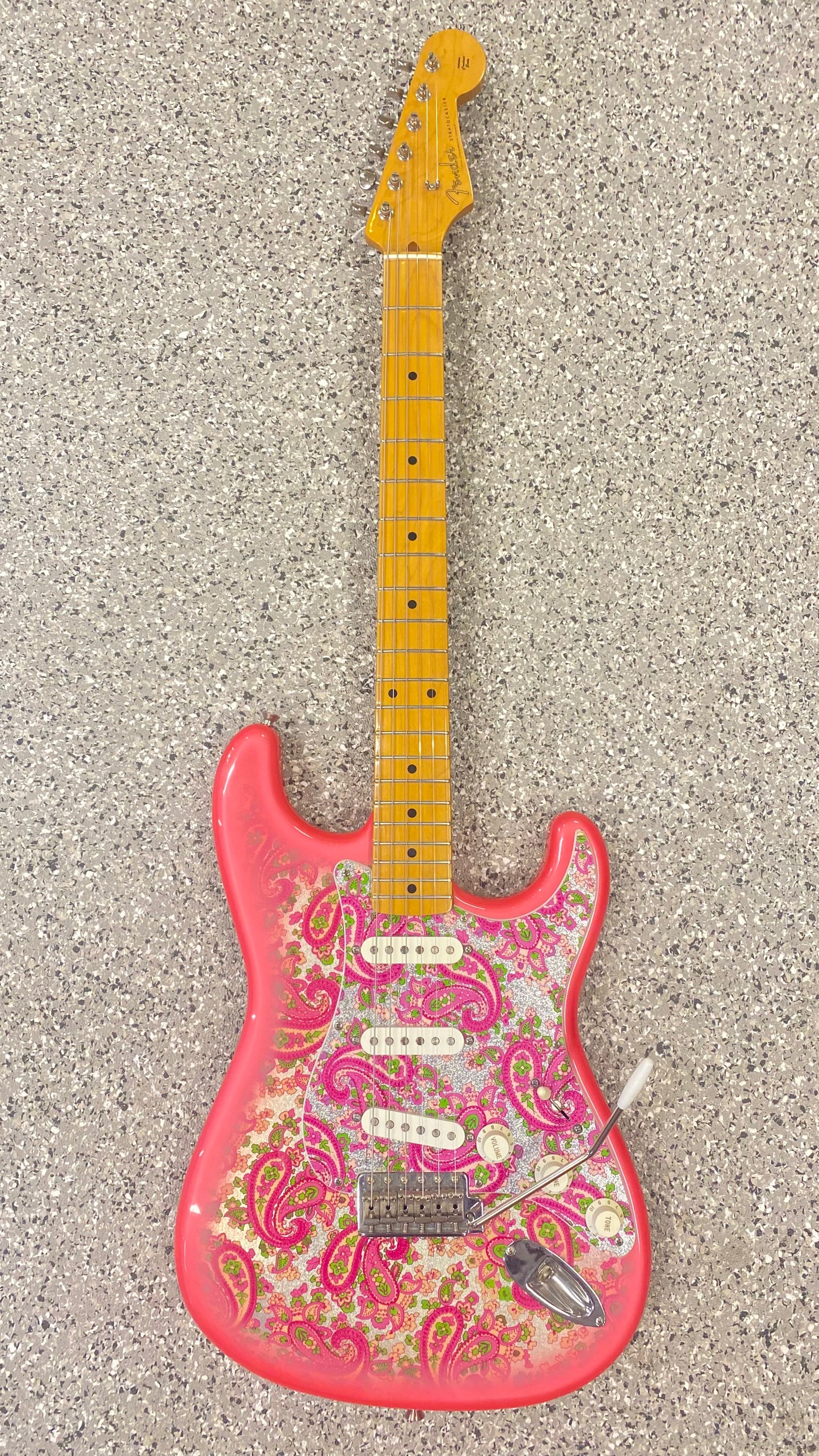 Fender MIJ Pink Paisley (1993-94)