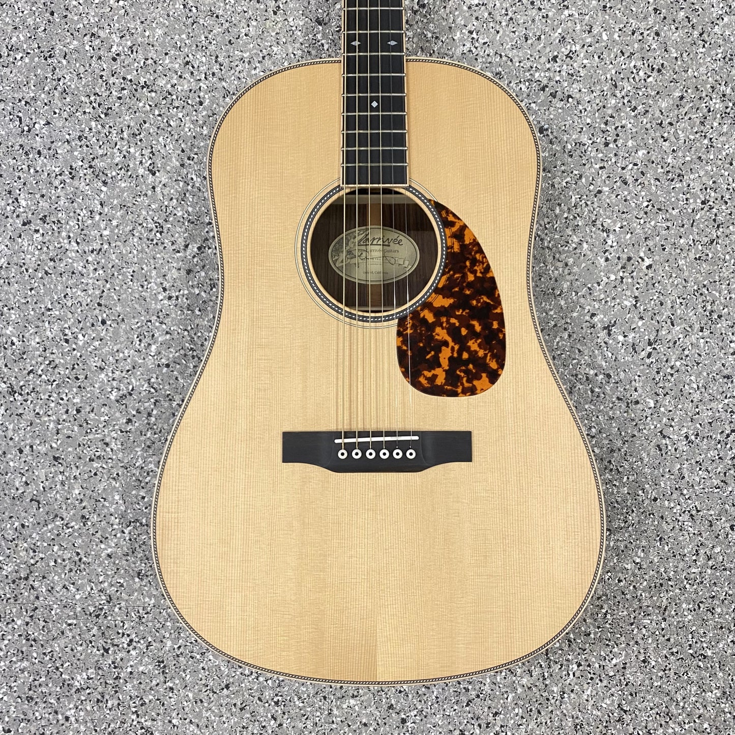 LARRIVEE SD-40 RW mit VINE Kopfplatte inkl. Koffer Western-Gitarre