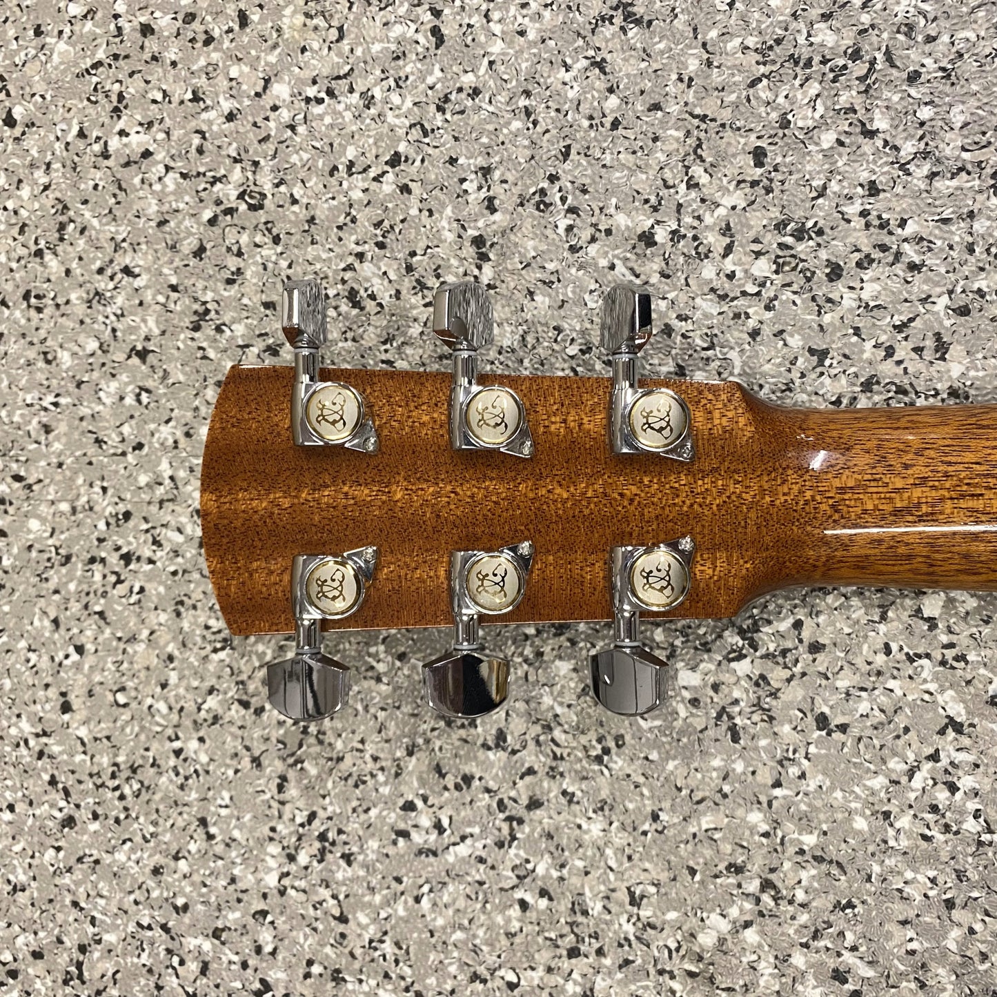 LARRIVEE LSV-11 Vine Inlays inkl. Koffer Western-Gitarre