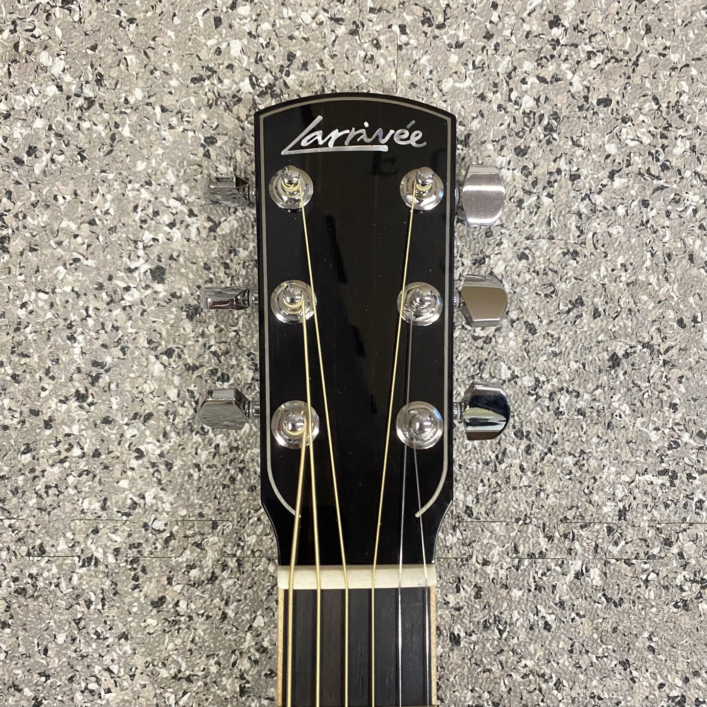 LARRIVEE LSV-11 Vine Inlays inkl. Koffer Western-Gitarre
