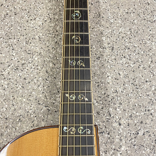 LARRIVEE LSV-11 Vine Inlays inkl. Koffer Western-Gitarre