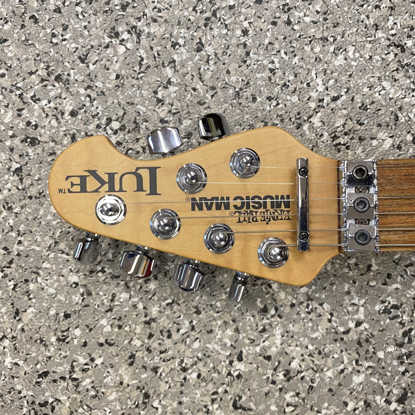 Music Man LUKE 1 FR Limited 20th Anniversary Reissue in Pearl Red E-Gitarre