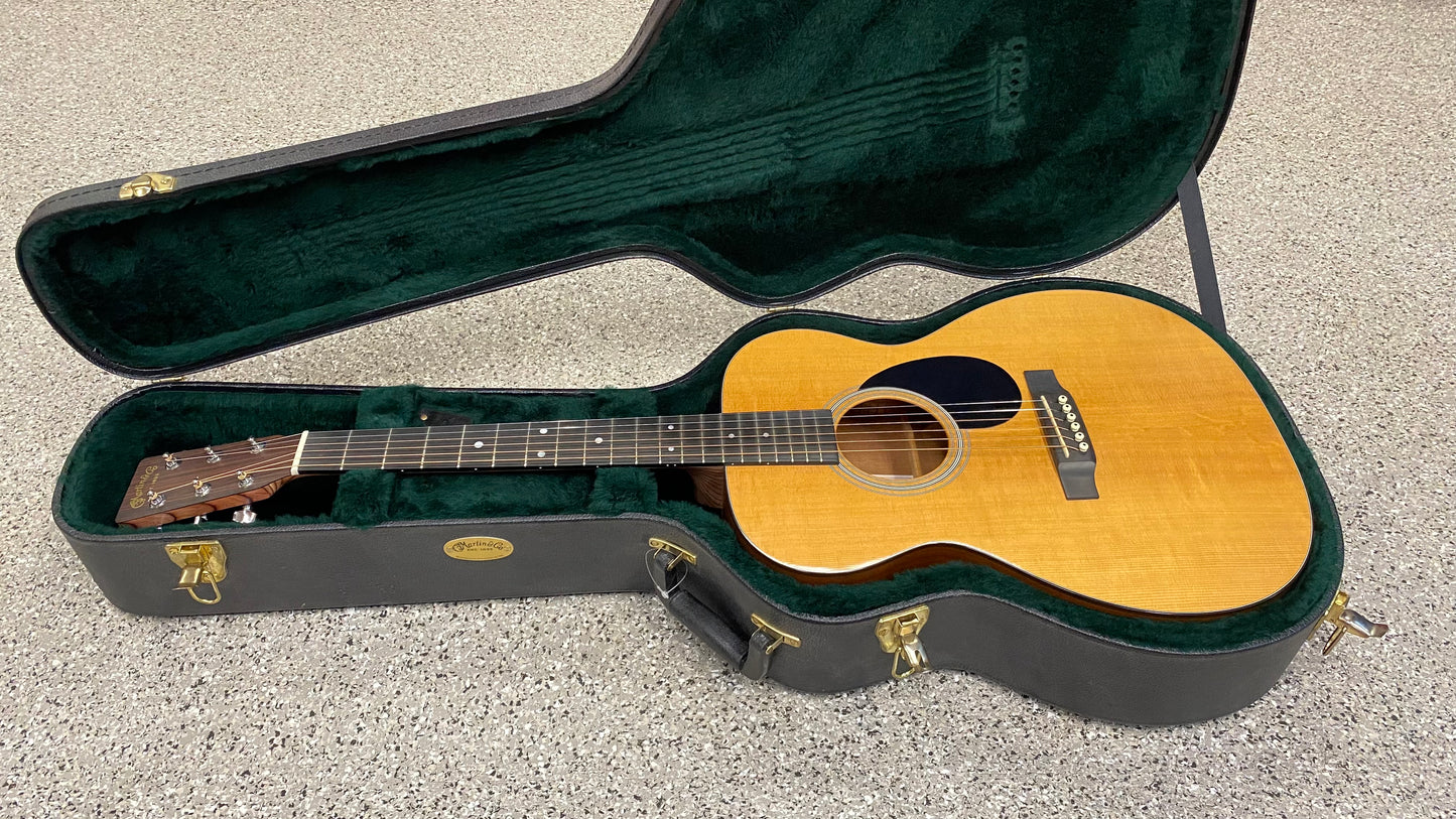 MARTIN USA OM-01 GT  Western-Gitarre